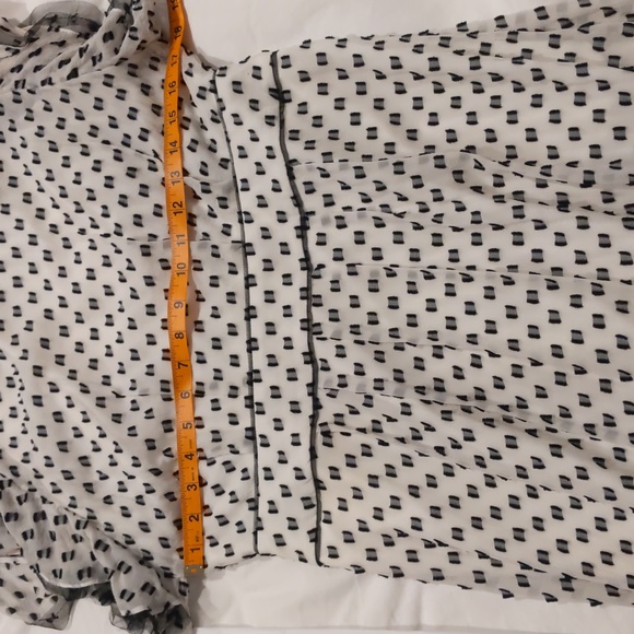 NWT BCBG Silk Blend Cocktail Dress with Ruffle Sleeves Size 10 - Picture 7 of 12